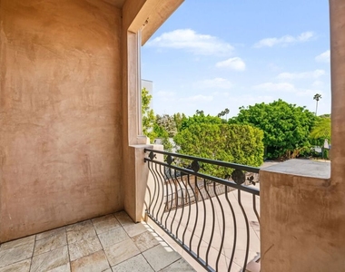 419 N Laurel Avenue - Photo Thumbnail 43