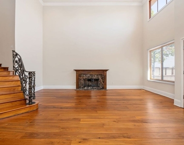 419 N Laurel Avenue - Photo Thumbnail 3