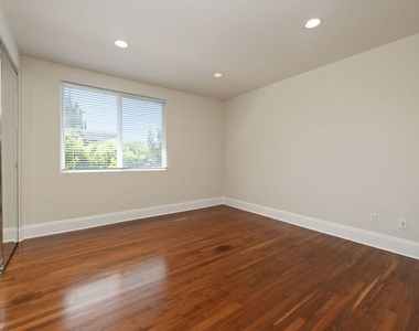 419 N Laurel Avenue - Photo Thumbnail 32