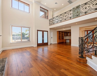 419 N Laurel Avenue - Photo Thumbnail 4