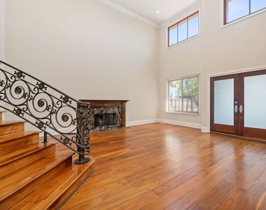 419 N Laurel Avenue - Photo Thumbnail 2