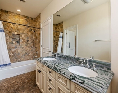 419 N Laurel Avenue - Photo Thumbnail 37
