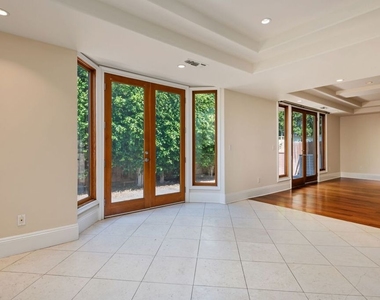 419 N Laurel Avenue - Photo Thumbnail 17