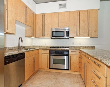 801 Ash St - Photo Thumbnail 7