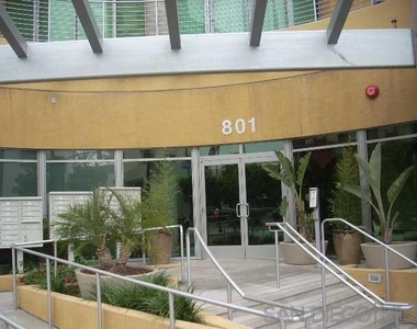801 Ash St - Photo Thumbnail 37