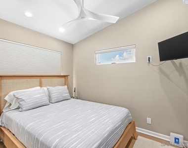 3043 Oliphant St - Photo Thumbnail 13