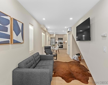 3043 Oliphant St - Photo Thumbnail 3