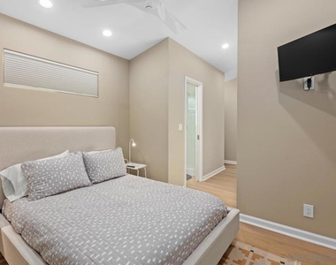 3043 Oliphant St - Photo Thumbnail 17