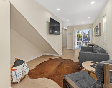 3043 Oliphant St - Photo Thumbnail 11