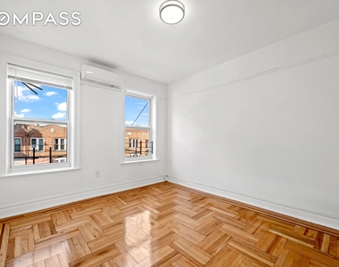404 Hawthorne Street - Photo Thumbnail 10