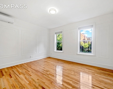 404 Hawthorne Street - Photo Thumbnail 6