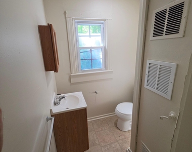 4 Storybrook Lane W - Photo Thumbnail 5