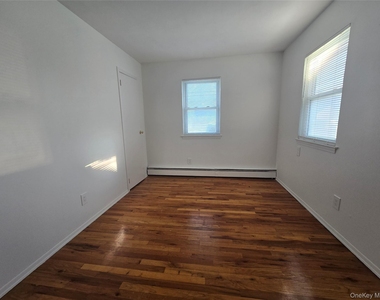 29 Lambert Avenue - Photo Thumbnail 12