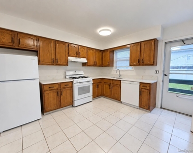 29 Lambert Avenue - Photo Thumbnail 5