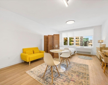 8 Chester Avenue - Photo Thumbnail 6