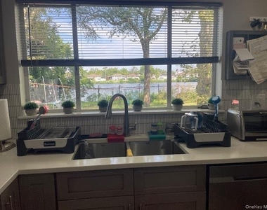 894 Lakeside Drive - Photo Thumbnail 6