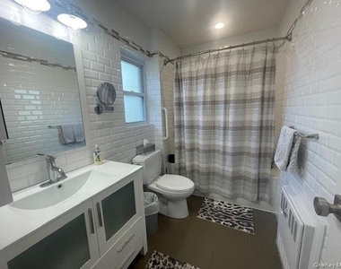 894 Lakeside Drive - Photo Thumbnail 15