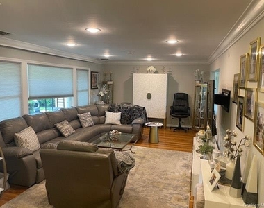894 Lakeside Drive - Photo Thumbnail 3