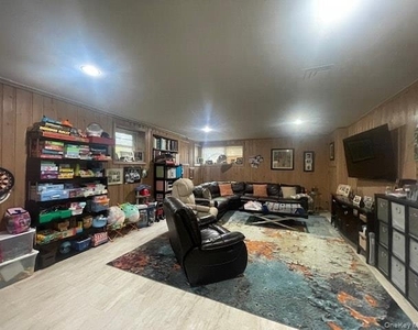 894 Lakeside Drive - Photo Thumbnail 8