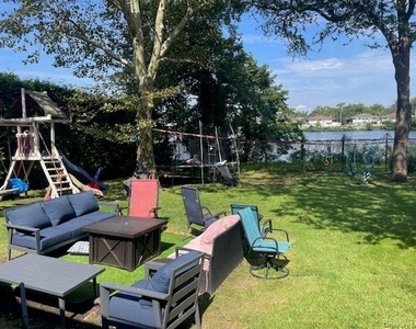 894 Lakeside Drive - Photo Thumbnail 17