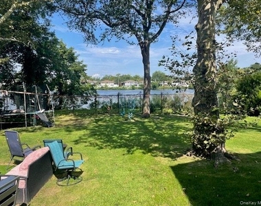 894 Lakeside Drive - Photo Thumbnail 18