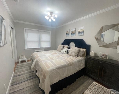 894 Lakeside Drive - Photo Thumbnail 13