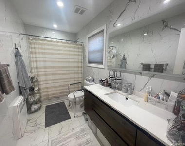 894 Lakeside Drive - Photo Thumbnail 12