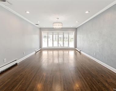 655 Diane Place - Photo Thumbnail 8
