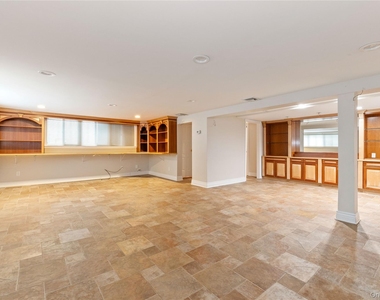 655 Diane Place - Photo Thumbnail 15