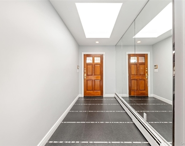 655 Diane Place - Photo Thumbnail 9