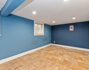 655 Diane Place - Photo Thumbnail 17
