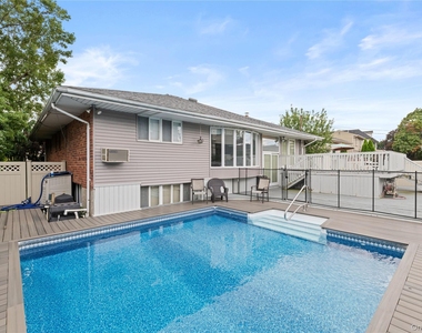 655 Diane Place - Photo Thumbnail 2