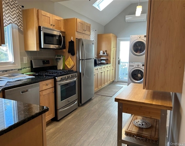 23 Locust Avenue - Photo Thumbnail 11