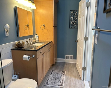 23 Locust Avenue - Photo Thumbnail 13