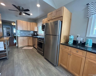 23 Locust Avenue - Photo Thumbnail 10