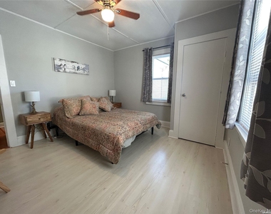 23 Locust Avenue - Photo Thumbnail 6