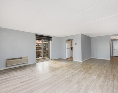 230 W Broadway - Photo Thumbnail 9