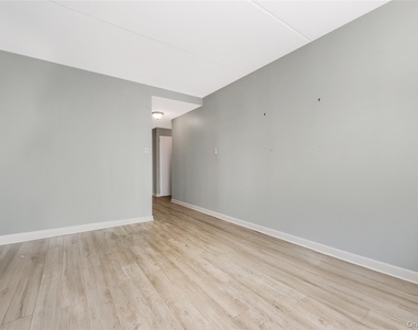 230 W Broadway - Photo Thumbnail 5