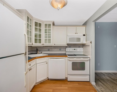 230 W Broadway - Photo Thumbnail 10