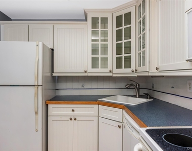 230 W Broadway - Photo Thumbnail 11