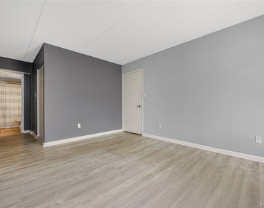 230 W Broadway - Photo Thumbnail 21