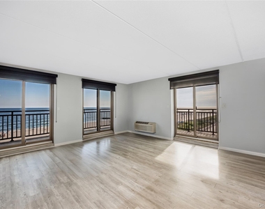 230 W Broadway - Photo Thumbnail 7