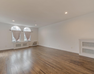 215 Middle Neck Road - Photo Thumbnail 5