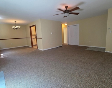 47 Scarborough Lane - Photo Thumbnail 8