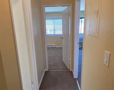 47 Scarborough Lane - Photo Thumbnail 15