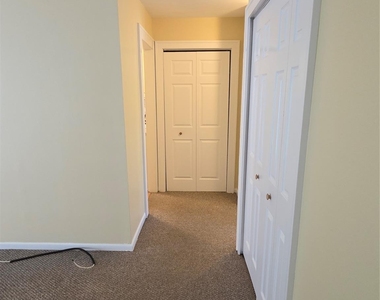 47 Scarborough Lane - Photo Thumbnail 12