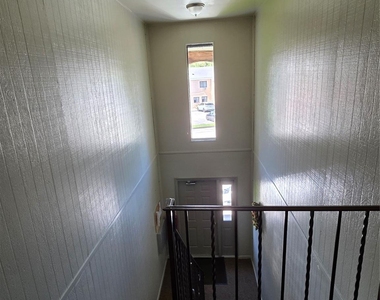 47 Scarborough Lane - Photo Thumbnail 30