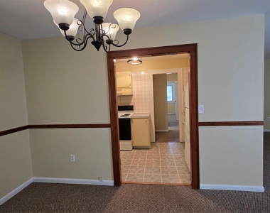 47 Scarborough Lane - Photo Thumbnail 11