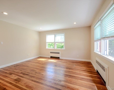 502 Lafayette Boulevard - Photo Thumbnail 3