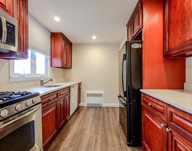 502 Lafayette Boulevard - Photo Thumbnail 7